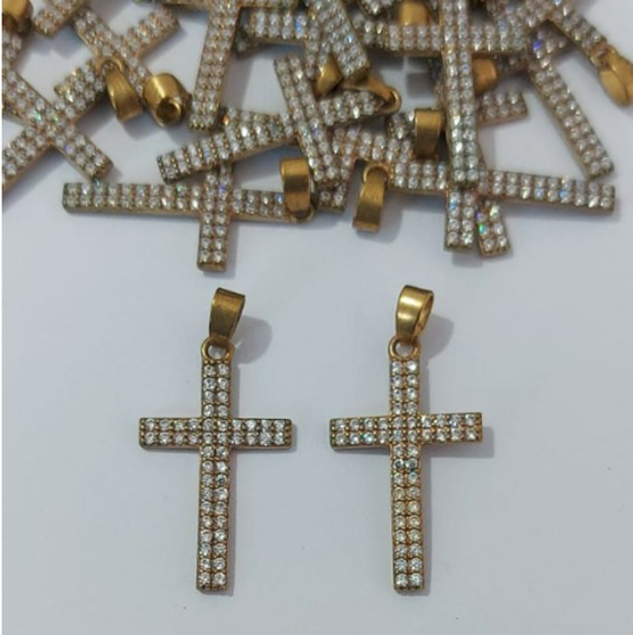 PINGENTE NO BRUTO PRONTO PARA O BANHO (CRUZ CRAVEJADA EM MICRO ZIRCONIAS ) - TAMANHO 2X1CM - (CX148) ( - PESO 0,8GR - BRU23908