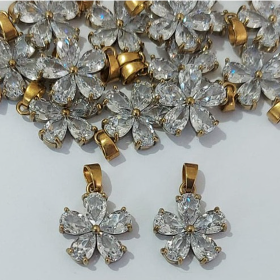 PINGENTE NO BRUTO PRONTO PARA O BANHO (147) - PINGENTE FLOR TODA EM ZIRCONIA - COMPOSIÇÃO: LATÃO / ZIRCÔNIA - TAMANHO 12MM - (VENDIDO POR UNIDADE) PESO TOTAL 1.4GR - BRU23912