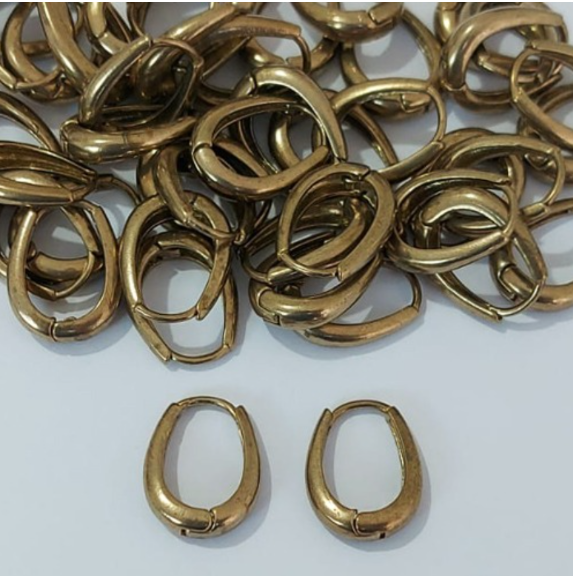 BRINCO NO BRUTO PRONTO PARA O BANHO (BRINCO ARGOLINHA DE PRESSÃO (147)- COMPOSIÇÃO: LATÃO 100% - TAMANHO 17X12MM - (VENDIDO POR PAR) PESO TOTAL 2.7GR - BRU23916