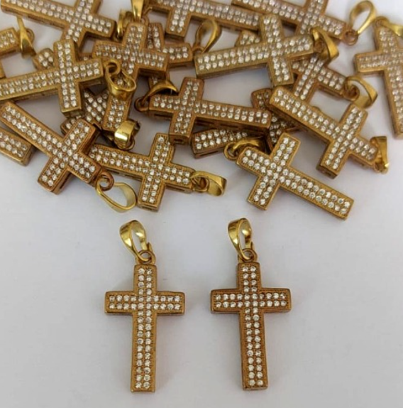 PINGENTE NO BRUTO PRONTO PARA O BANHO EM ALTA FUSÃO (CX148) (PESO 1.3GR -TAMANHO 2CM - TODO CRAVEJADO EM MICRO ZIRCONIAS - BRU23927