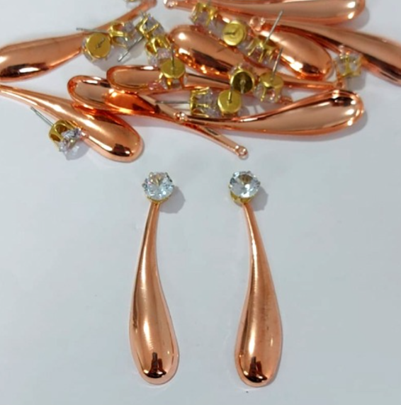 BRINCO NO BRUTO PRONTO PARA O BANHO(CX149)BRINCO COM PASE PEDRA DE ZIRCONIA )TAMANHO 4.5X1CM - PESO TOTAL 1.4GR - BRU23957