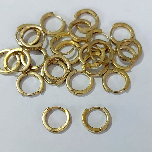 BRINCO NO BRUTO PRONTO BANHO - BRINCO COM FILEIRA DE MICRO ZIRCÔNIAS CRISTAIS - ARGOLINHA DE PRESSÃO (TRANQUETA) TAMANHO 12MM - PESO TOTAL 1GR - BRU23965