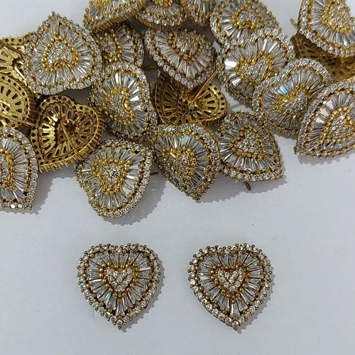 BRINCO NO BRUTO PRONTO BANHO - BRINCO DE PINO CORAÇÃO CRAVEJADO EM ZIRCÔNIAS CRISTAIS - TAMANHO 18MM - PESO TOTAL 6GR - BRU23973