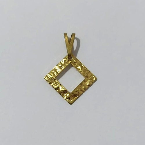 PINGENTE NO BRUTO PRONTO PARA O BANHO - PINGENTE LOSANGO MARTELADA (V1686)- TAMANHO: 14MM - PESO: 0,5GR - BRU23990