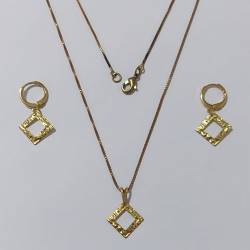 CONJUNTO NO BRUTO PRONTO PARA O BANHO - (V1686) COM CORRENTE VENEZIANA DE 45CM (100% LATÃO) - PINGENTES LOSANGO MARTELADO 14MM- PESO: 4,2GR - BRU24012