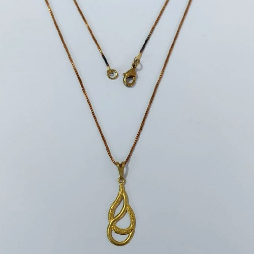 GARGANTILHA NO BRUTO PRONTA PARA O BANHO - (V2923) GARGANTILHA COM CORRENTE VENEZIANA 45CM E PINGENTE GOTA TRABALHADA 25MM - PESO: 2,0GR - COMPOSIÇÃO: 100% LATÃO - BRU24013