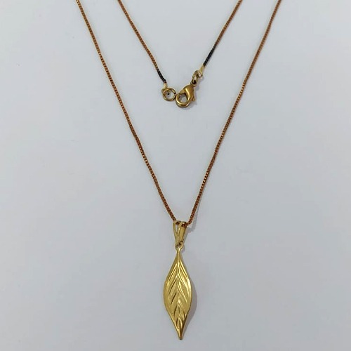 GARGANTILHA NO BRUTO PRONTA PARA O BANHO - (V2495) GARGANTILHA COM CORRENTE VENEZIANA 45CM E PINGENTE FOLHA 26MM - PESO: 1,5GR - COMPOSIÇÃO: 100% LATÃO - BRU24014