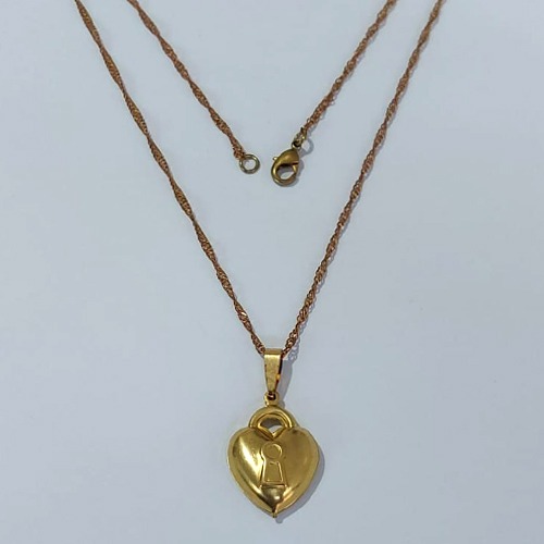 GARGANTILHA NO BRUTO PRONTA PARA O BANHO - GARGANTILHA COM CORRENTE SINGAPURA 45CM E PINGENTE CORAÇÃO DUPLO DETALHES VAZADOS E CADEADO 16X20MM (310) - PESO: 3,4GR - COMPOSIÇÃO: 100% LATÃO - BRU24025