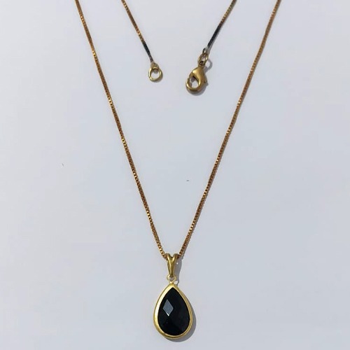 GARGANTILHA NO BRUTO PRONTA PARA O BANHO - GARGANTILHA COM CORRENTE VENEZIANA 45CM E PINGENTE 8X12MM (GOTA)COMPOSIÇÃO 70% LATÃO E 30% VIDRO PRETA - PESO: 2,4GR - COMPOSIÇÃO: 100% LATÃO - BRU24038
