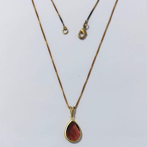 GARGANTILHA NO BRUTO PRONTA PARA O BANHO - GARGANTILHA COM CORRENTE VENEZIANA 45CM E PINGENTE 8X12MM (GOTA)COMPOSIÇÃO 70% LATÃO E 30% VIDRO MARRON - PESO: 2,4GR - COMPOSIÇÃO: 100% LATÃO - BRU24039