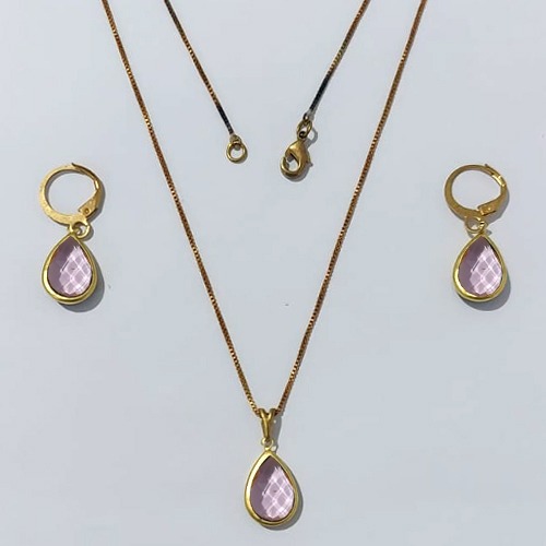 CONJUNTO NO BRUTO PRONTO PARA O BANHO - COM CORRENTE VENEZIANA DE 45CM - PINGENTES PINGENTE 8X12MM (GOTA)COMPOSIÇÃO 70% LATÃO E 30% VIDRO ROSA - PESO: 5,0GR - BRU24053