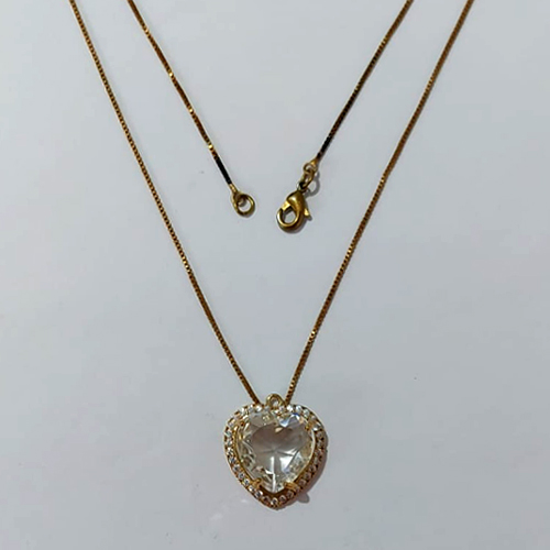 GARGANTILHA NO BRUTO PRONTA PARA O BANHO - GARGANTILHA COM CORRENTE VENEZIANA 45CM - PINGENTE COM BASE CORAÇÃO CRAVEJADO EM MICRO ZIRCÔNIAS CRISTAIS E PEDRA EM ZIRCÔNIA CRISTAL 15X15MM - PESO TOTAL 6,6GR - COMPOSIÇÃO: LATÃO / ZIRCÔNIA - BRU24191