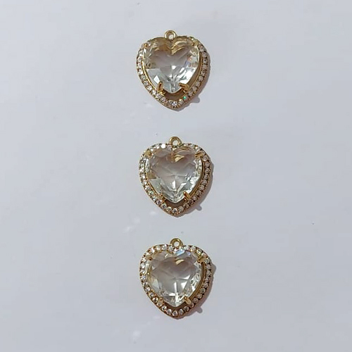 PINGENTE NO BRUTO PRONTO PARA O BANHO - KIT COM 3 PINGENTES COM BASES CORAÇÃO CRAVEJADO EM MICRO ZIRCÔNIAS CRISTAIS E PEDRA EM ZIRCÔNIA CRISTAL 15X15MM - PESO TOTAL 12,6GR - BRU24226