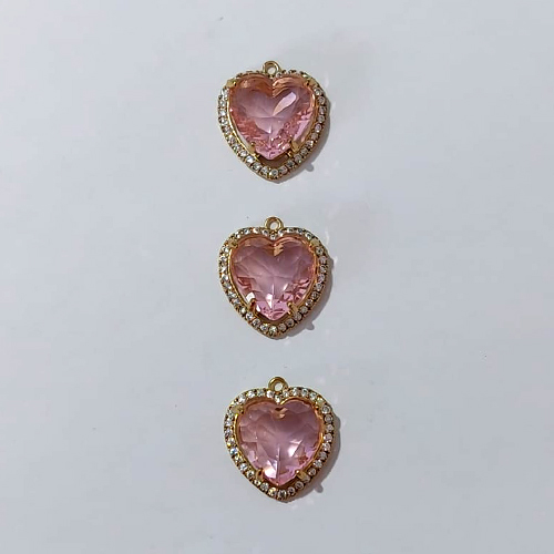 PINGENTE NO BRUTO PRONTO PARA O BANHO - KIT COM 3 PINGENTES COM BASES CORAÇÃO CRAVEJADO EM MICRO ZIRCÔNIAS CRISTAIS E PEDRA EM ZIRCÔNIA ROSA 15X15MM - PESO TOTAL 12,6GR - BRU24227