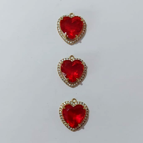PINGENTE NO BRUTO PRONTO PARA O BANHO - KIT COM 3 PINGENTES COM BASES CORAÇÃO CRAVEJADO EM MICRO ZIRCÔNIAS CRISTAIS E PEDRA EM ZIRCÔNIA VERMELHA 15X15MM - PESO TOTAL 12,6GR - BRU24229