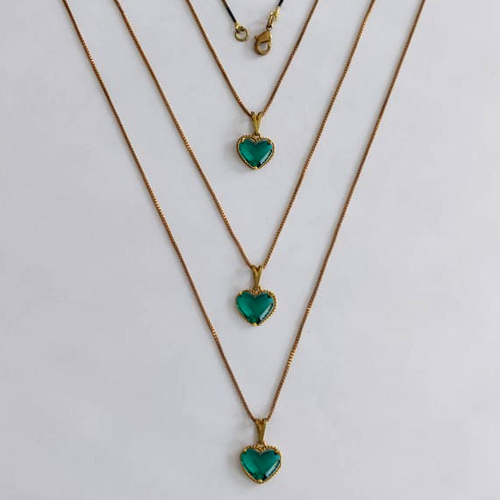 GARGANTILHA NO BRUTO PRONTA PARA O BANHO - KIT COM 3 CORRENTES VENEZIANAS 45CM E PINGENTES CORAÇÃO TIPO VAN CLEEF EM VIDRO VERDE 10MM - PESO TOTAL 7,8GR - BRU24260