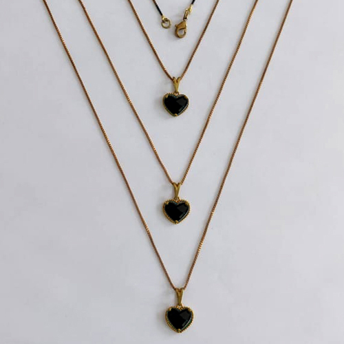 GARGANTILHA NO BRUTO PRONTA PARA O BANHO - KIT COM 3 CORRENTES VENEZIANAS 45CM E PINGENTES CORAÇÃO TIPO VAN CLEEF EM VIDRO PRETO 10MM - PESO TOTAL 7,8GR - BRU24261