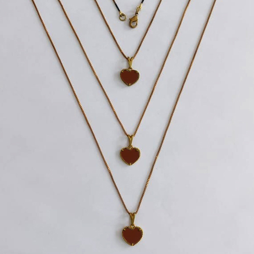 GARGANTILHA NO BRUTO PRONTA PARA O BANHO - KIT COM 3 CORRENTES VENEZIANAS 45CM E PINGENTES CORAÇÃO TIPO VAN CLEEF EM RESINA MARROM 10MM - PESO TOTAL 6,3GR - BRU24264