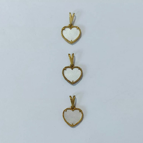 PINGENTE NO BRUTO PRONTO PARA O BANHO - KIT COM 3 PINGENTES PINGENTES CORAÇÃO TIPO VAN CLEEF EM RESINA MADRE PÉROLA 10MM - PESO TOTAL 1,4GR - BRU24276