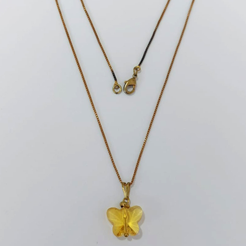 GARGANTILHA NO BRUTO PRONTA PARA O BANHO - (CX.15) GARGANTILHA COM CORRENTE VENEZIANA 45CM - PINGENTE BORBOLETA VIDRO AMARELA 15MM - PESO TOTAL 3,3GR - COMPOSIÇÃO: LATÃO / VIDRO - BRU24301