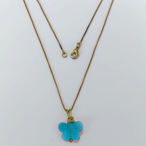 GARGANTILHA NO BRUTO PRONTA PARA O BANHO - (CX.15) GARGANTILHA COM CORRENTE VENEZIANA 45CM - PINGENTE BORBOLETA VIDRO AZUL 15MM - PESO TOTAL 3,3GR - COMPOSIÇÃO: LATÃO / VIDRO - BRU24303