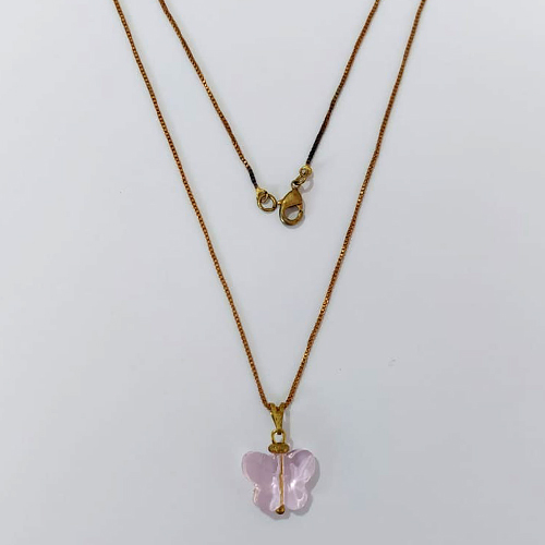 GARGANTILHA NO BRUTO PRONTA PARA O BANHO - (CX.15) GARGANTILHA COM CORRENTE VENEZIANA 45CM - PINGENTE BORBOLETA VIDRO ROSA 15MM - PESO TOTAL 3,3GR - COMPOSIÇÃO: LATÃO / VIDRO - BRU24304