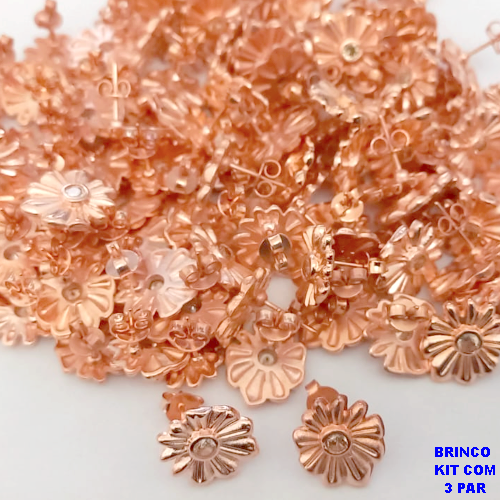 BRINCO NO BRUTO PRONTO PARA O BANHO(CRIS)(CX153) - * KIT COM 3 PAR DE BRINCO DE PINO * COM BASE DE PINO COM UMA PEDRA DE ZIRCÔNIA CRISTAL DE 4MM TAMANHO DO BRINCO 10X10MM - PESO TOTAL 2,2GR(peso do par) - BRU24343