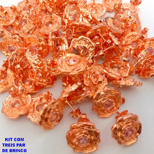 BRINCO NO BRUTO PRONTO PARA O BANHO(CRIS)(CX153) - * KIT COM 3 PAR * COM BASE DE PINO COM UMA PEDRA DE ZIRCÔNIA CRISTAL DE 4MM TAMANHO DO BRINCO 10X10MM - PESO TOTAL 2,2GR(peso do par) - BRU24346