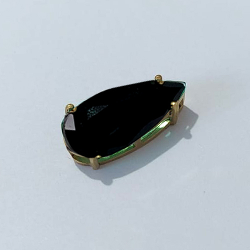 PINGENTE NO BRUTO PRONTA PARA O BANHO - PINGENTE COM BASE EM ALTA FUSÃO E ZIRCÔNIA PRETA 10X22MM - PESO TOTAL 2,6GR - BRU24521