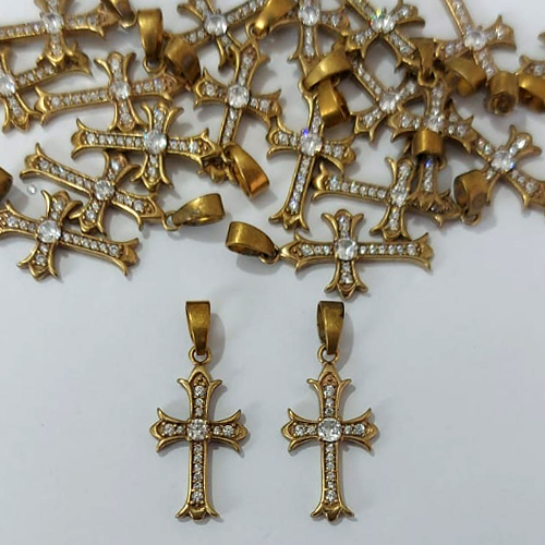 PINGENTE NO BRUTO PRONTO PARA O BANHO - (CX.16) PINGENTE CRUCIFIXO CRAVEJADO EM MICROS ZIRCÔNIAS - TAMANHO 15MM - COMPOSIÇÃO: LATÃO / ZIRCÔNIA - PESO 0,7GR - BRU24547