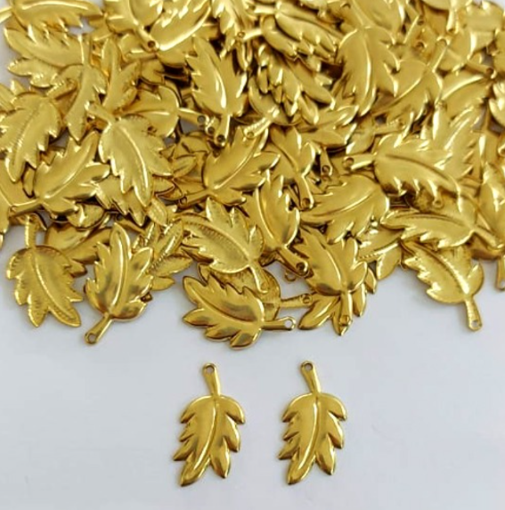 ACESSORIO NO BRUTO PRONTO PARA O BANHO(CX154) (5078) Ramo De Folha Organica 19mm C/ Furo Encima - BRU24388