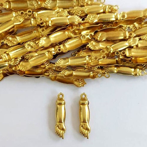 ACESSÓRIO NO BRUTO PRONTO PARA O BANHO - (799) (CX.72) PINGENTE FIGA DUPLA 20MM COM UMA ARGOLINHA - COMPOSIÇÃO: 100% LATÃO - PESO TOTAL 0,8GR - BRU24411