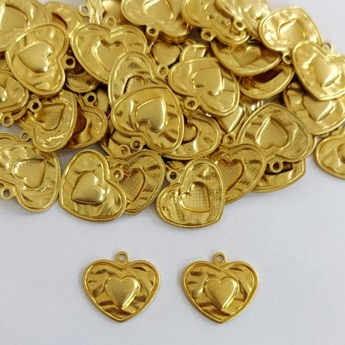 ACESSÓRIO NO BRUTO PRONTO PARA O BANHO - (CX.72) (5846) PINGENTE CORAÇÃO TEXTURA ORGÂNICA 16X13MM COM UMA ARGOLINHA - COMPOSIÇÃO: 100% LATÃO - PESO TOTAL 1,0GR - BRU24417