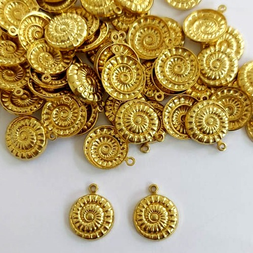 ACESSÓRIO NO BRUTO PRONTO PARA O BANHO - (CX.72) (5919) PINGENTE REDONDO CARACOL 10MM COM UMA ARGOLINHA - COMPOSIÇÃO: 100% LATÃO - PESO TOTAL 0,6GR - BRU24426