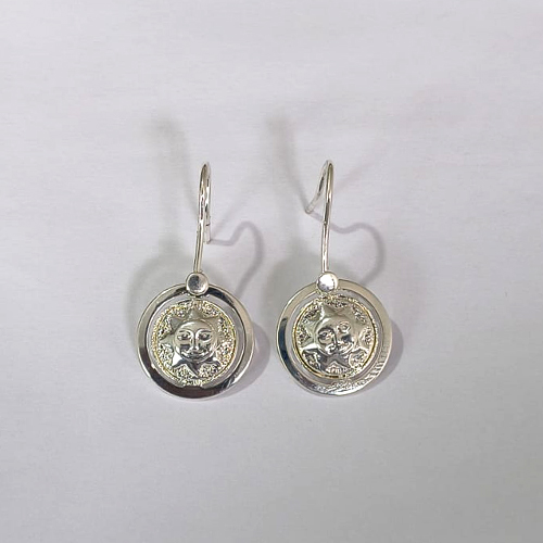 BRINCO FOLHEADO A PRATA COM 50 MILÉSIMOS + VERNIZ DIAMOND - BRINCO DE ANZOL REDONDO SOL 16MM PRA851