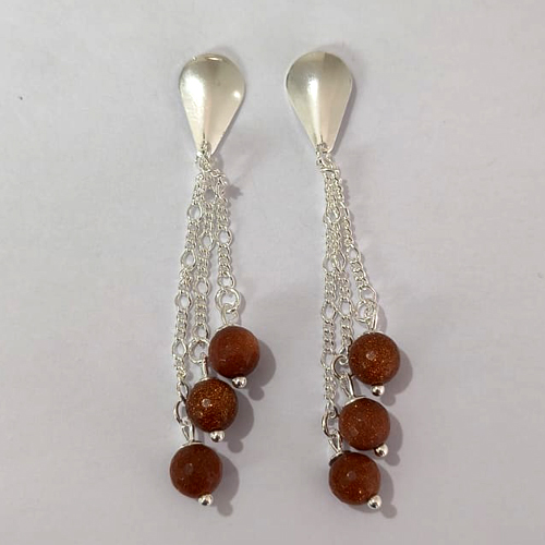 BRINCO FOLHEADO A PRATA COM 50 MILÉSIMOS + VERNIZ DIAMOND - BRINCO DE DE PINO BASE GOTA COM CORRENTES E PEDRAS NATURAIS 8MM PRA853