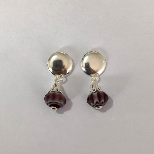 BRINCO FOLHEADO A PRATA COM 50 MILÉSIMOS + VERNIZ DIAMOND - BRINCO DE DE PINO BASE REDONDA COM PEDRA NATURAL 10MM PRA858