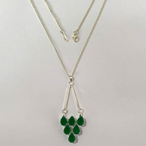 GARGANTILHA FOLHEADA A PRATA COM 50 MILÉSIMOS + VERNIZ DIAMOND - GARGANTILHA CORRENTE 45CM E PINGENTE EM PEDRAS GEOMÉTRICAS VERDES 50MM - PRA864