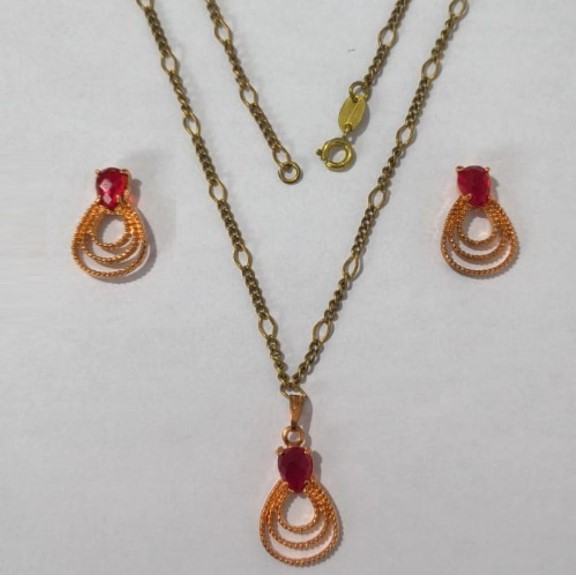 CONJUNTO NO BRUTO PRONTO PARA O BANHO(CX157) COM CORRENTE NO LATÃO CINCO POR UM E PINGENTE COM PEDRA DE VIDRO( 45CM ) PESO 9.4GR (BRU24600