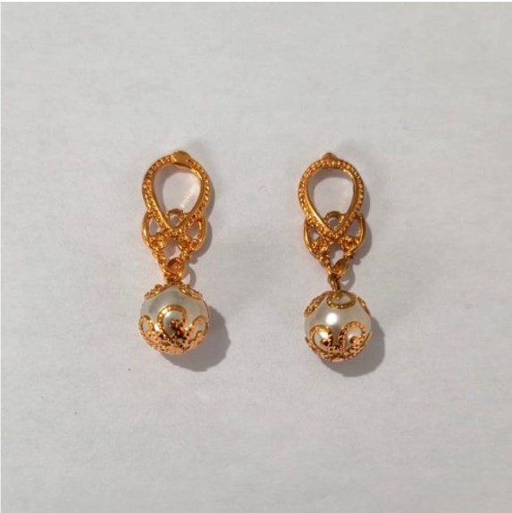 BRINCO NO BRUTO PRONTO PARA O BANHO(CX157) BRINCO DE PINO COM BASE TRABALHADA E PEROLA DE 10MM ( PESO 3.8GR (BRU24602 ( PESO 3.8GR (BRU24603