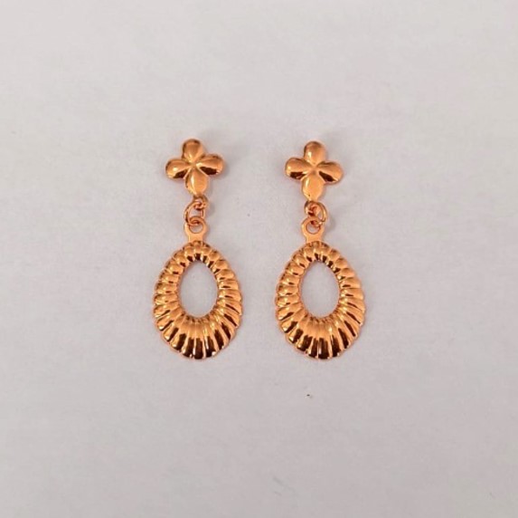 BRINCO NO BRUTO PRONTO PARA O BANHO(CX158) BRINCO SIMPLES TRABALHADO 1,5CM( PESO 1.5GR (BRU24618