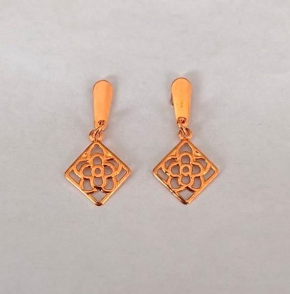 DUPLICADO - BRINCO NO BRUTO PRONTO PARA O BANHO(CX158)(BRINCO SIMPLES E DELICADO)( PESO 1.2GR (BRU24623