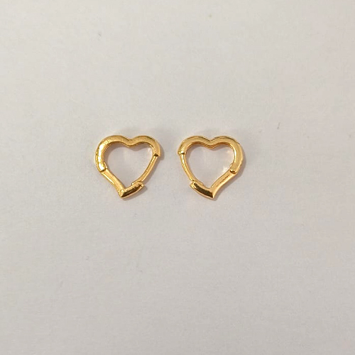 BRINCO FOLHEADO A OURO - BANHADO COM 5 MILÉSIMOS + VERNIZ DIAMOND - BRINCO DE ARGOLA CORAÇÃO - TAMANHO: 12MM - OURO1257