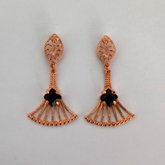 BRINCO NO BRUTO PRONTO PARA O BANHO(CX162)- BRINCO NO BRUTO PRONTO PARA O BANHO TAMANHO 2,5CM COM PEDRA PRETA DE VIDRO - PESO TOTAL 3.9GR - BRU24801