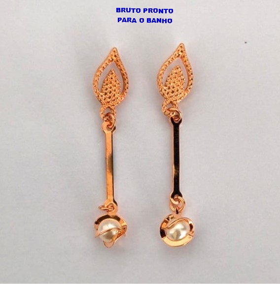 BRINCO NO BRUTO PRONTO PARA O BANHO(CX162)- BRINCO NO BRUTO PRONTO PARA O BANHO - 100% LATÃO - TAMANHO BASE DE 1,5CM PEROLA DE 6MM - PESO TOTAL 3.3GR - BRU24803