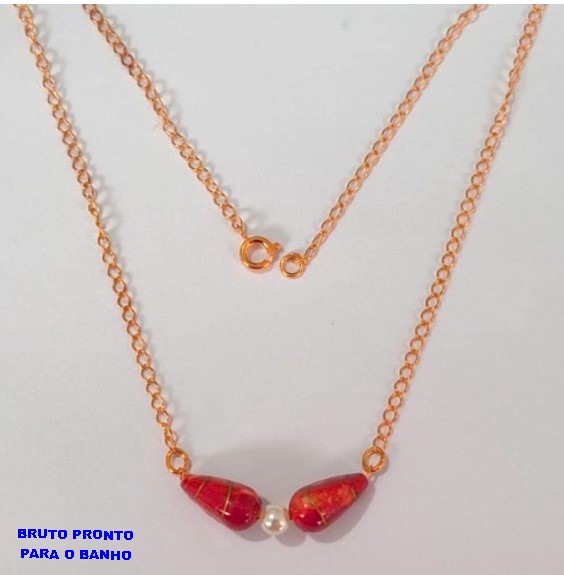 GARGANTILHA NO BRUTO PRONTO PARA O BANHO(CX164)- GARGANTILHA COM DUAS GOTAS DE RESINA E UMA PEROLA(TAMANHO 45CM (PESO 2,5GR ) BRU24838