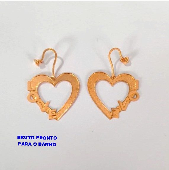 BRINCO NO BRUTO PRONTO PARA O BANHO(CX164)- BRINCO NO BRUTO COM BASE DE ANZOL PINGENTE DE CORAÇÃO LOVE 3CM (PESO 2,2GR ) BRU24839