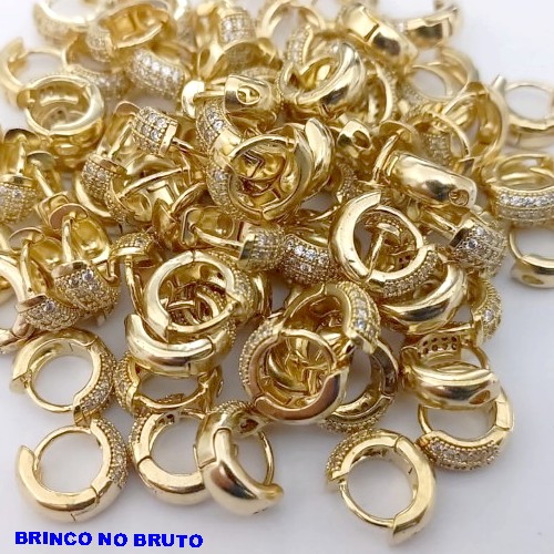 BRINCO NO BRUNTO PRONTO PARA O BANHO(CX166) -BRINCO ARGOLINHA DE PRESSÃO(TRANQUETA)TODA CRAVEJADA COM TREIS FILEIRA DE ZIRCONIA) PESO DO PAR 2.3GR - TAMANHO 08MM - BRU24890