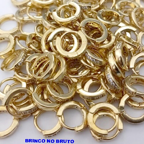 BRINCO NO BRUNTO PRONTO PARA O BANHO(CX166) -BRINCO ARGOLINHA DE PRESSÃO(TRANQUETA)TODA CRAVEJADA COM UMA FILEIRA DE ZIRCONIA) PESO DO PAR 0,8GR -TAMANHO 0,8MM - BRU24895