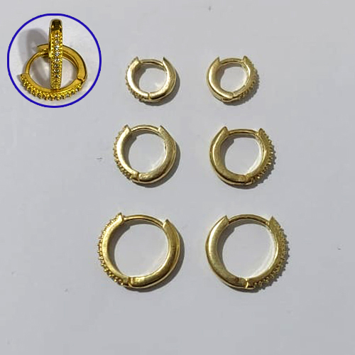 BRINCO NO BRUTO PRONTO PARA O BANHO - (CX.01) TRIO DE BRINCOS REDONDO CRAVEJADOS COM MICROS ZIRCÔNIAS - TAMANHOS - 16/14/12MM - PESO TOTAL 4,9GR - BRU30010